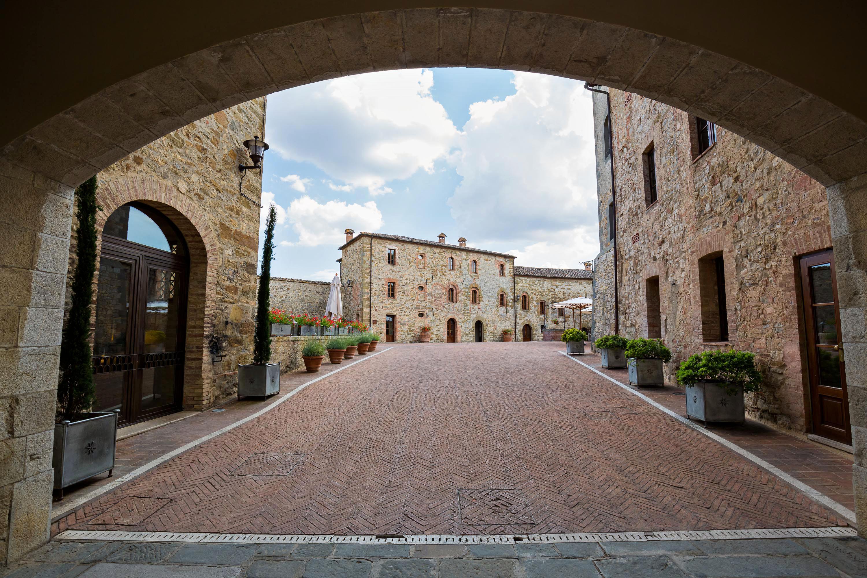 Castel Monastero - The Leading Hotels Of The World Castelnuovo Berardenga Exterior photo